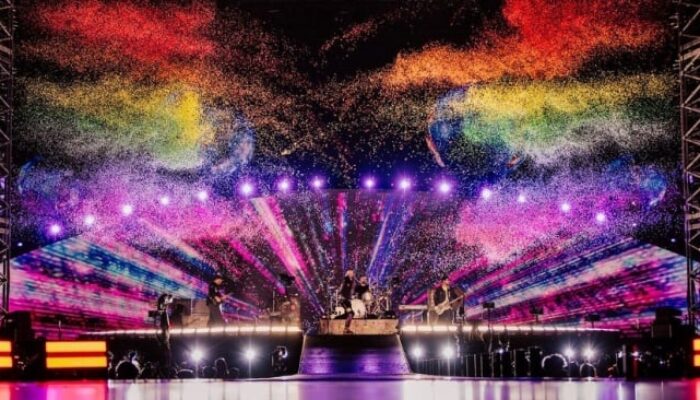 Temui Massa Pendemo, Kapolda Metro Jaya Pastikan Tak Ada Atribut LGBT di dalam Konser Coldplay