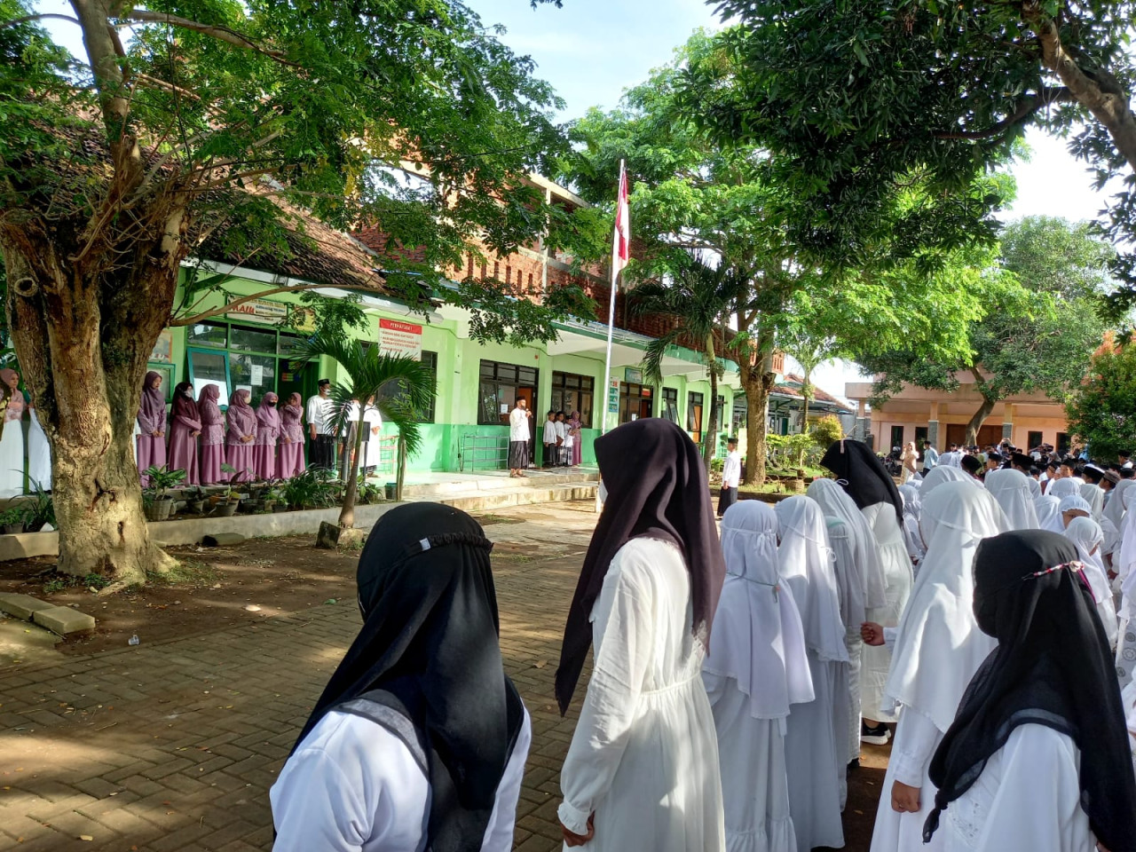 Upacara Peringatan Hari Santri di Pesantren Darunnajah Banyuwangi