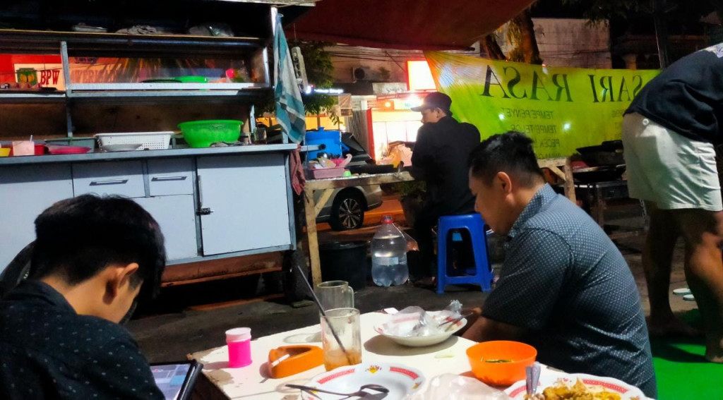 Warung Terlezat Harga Ekonomis di Kota Jajag - MONITORNusantara