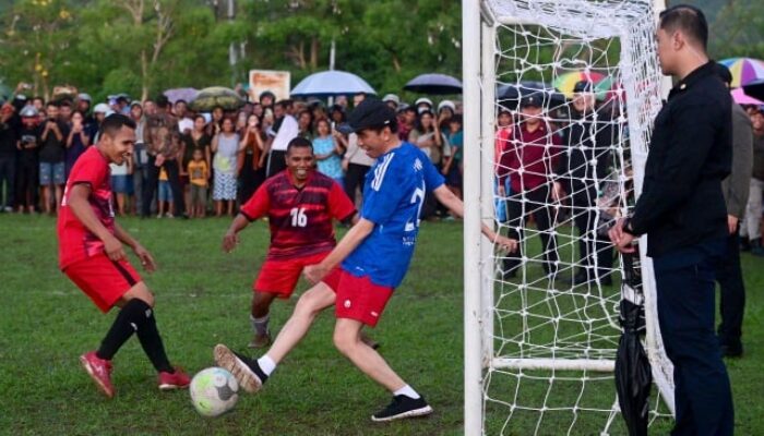 Gak Ada Takut-takutnya! Dua Pemuda Timur Hal ini Berusaha Bobol Gawang Jokowi