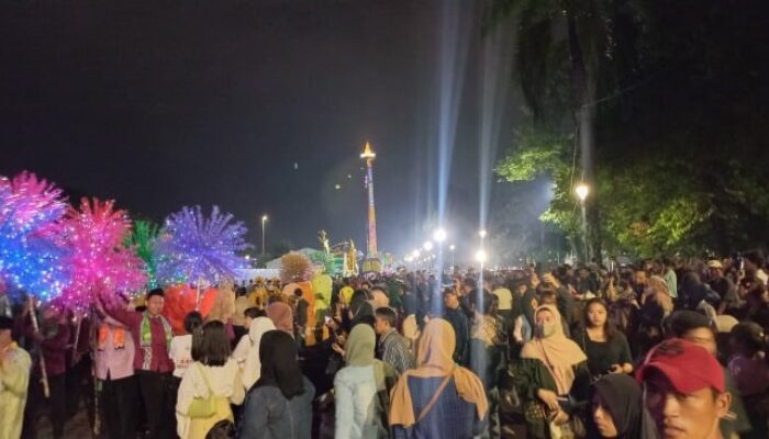 Ngaret Dua Jam, Warga Bete Nunggu Heru Budi Buka Jakarnaval di tempat Monas: Sampai Pegal!