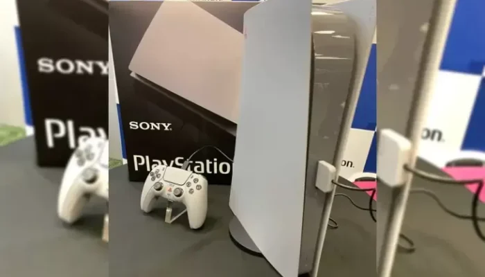 Bapak PlayStation Pensiun, Diberi Kado PS5 dengan Desain Khas PS1