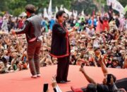 Potret Kaka Slank ajak Megawati Joget pada Kampanye Akbar Ganjar-Mahfud