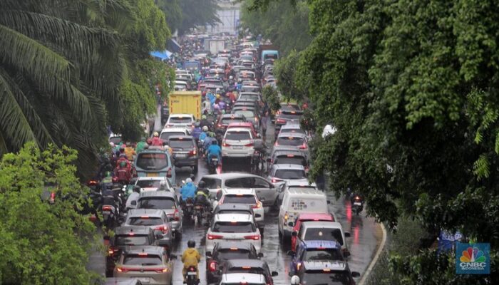 Penampakan Ibukota Indonesia Diguyur Hujan, Macet Parah!