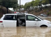 7 Hal yang tersebut Wajib Dilakukan Jika Mobil Terendam Banjir, Simak!