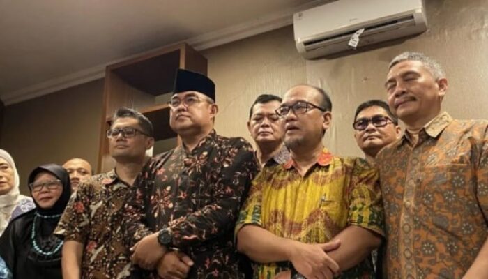 Muncul Inisiatif Akademisi Tandingan yang dimaksud Kritik Jokowi, Dua Tokoh Ini adalah Kuliti Latar Belakangnya: Ngaku Dosen UI Ternyata