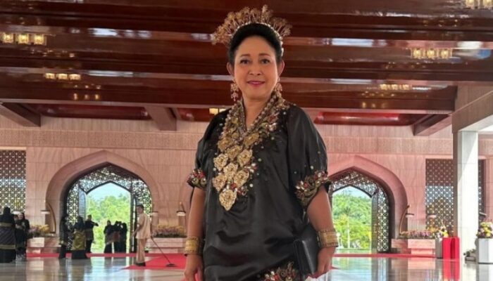 Titiek Soeharto Joget Bareng Ibu-ibu, Auto Dibandingkan dengan Siti Atikoh