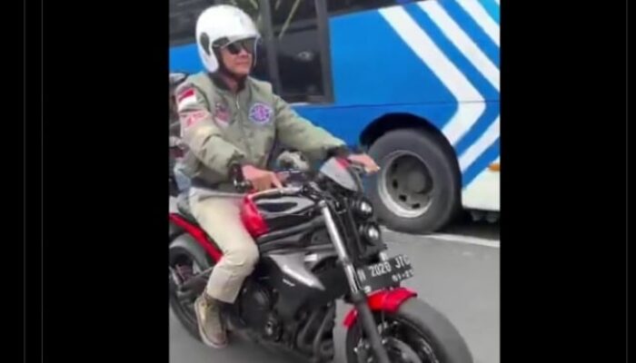 Sama Seperti Jokowi, Ganjar Pranowo Datangi Acara Konser Salam Metal pada GBK Naik Motor Sport, Bedanya Tanpa Stuntman