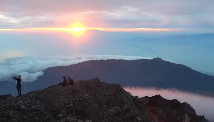 Trekking Seru Di Gunung Indonesia: Menaklukkan Puncak-Puncak Tertinggi Dengan Pemandangan Epik