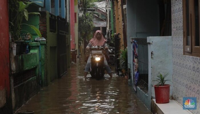 Bahaya! Jangan Lakukan 5 Hal Hal ini Saat Petir juga Hujan Badai