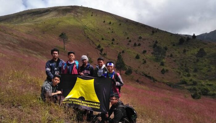 7 Destinasi Mendaki Gunung Di Indonesia Yang Sangat Berkisah, Tak Pernah Tidur