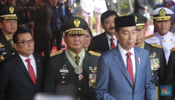 Media Massa Eksternal Soroti Jokowi Beri Prabowo Pangkat Jenderal Kehormatan