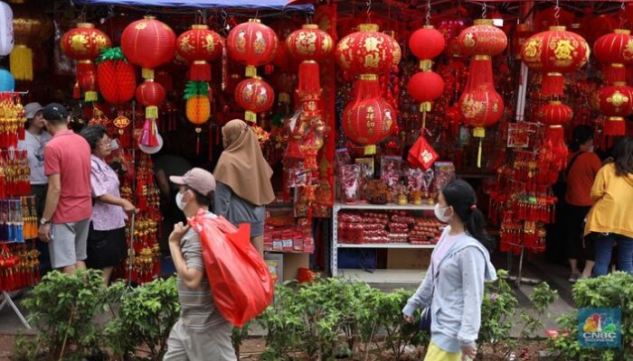 11 Pantangan Imlek juga Tahun Baru China, Termasuk Nagih Utang