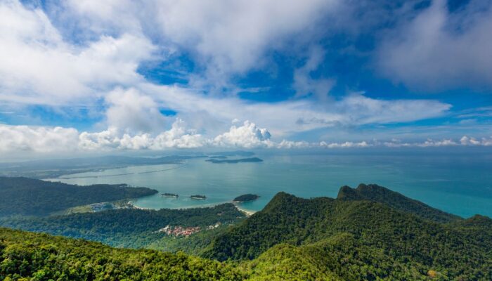 Keliling Indahnya Pulau-pulau Tropis Di Kalimantan Barat