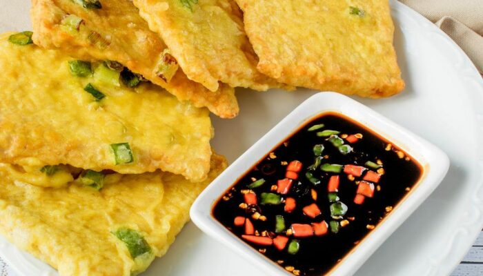 Menu Buka Puasa Dengan Hidangan Tempe Mendoan Dan Tahu Goreng