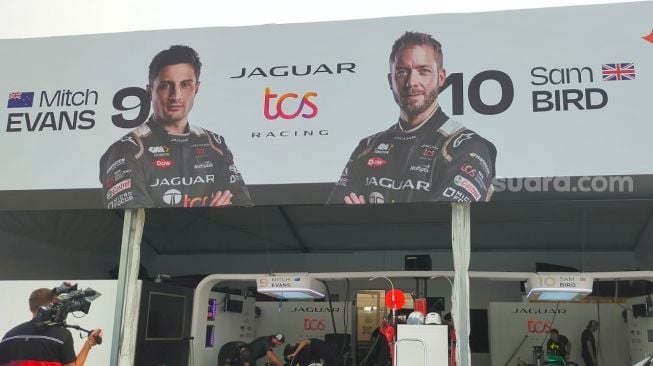 Paddock pasukan Jaguar TCS Racing pada Formula E ABB FIA 2023 World Championship Round 10 and 11 [Suara.com/CNR ukirsari].