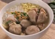 Menu Buka Puasa Dengan Hidangan Soto Dan Bakso