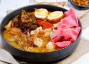 Menu Buka Puasa Dengan Hidangan Lontong Dan Ketupat