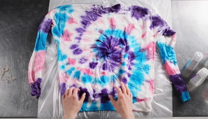 Fashion Tie Dye: Pakaian Yang Menggunakan Teknik Pewarnaan Ikat Celup