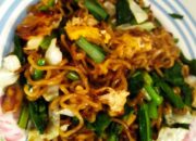 Menu Buka Puasa Dengan Hidangan Mie Dan Mi Goreng