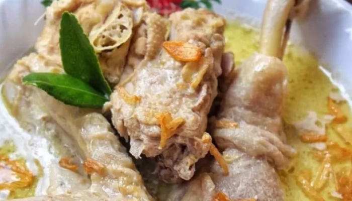 Menu Buka Puasa Dengan Hidangan Gulai Dan Opor