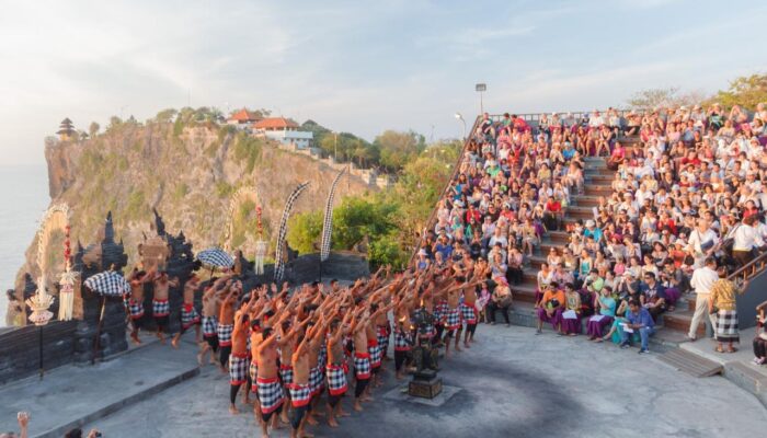 Wisata Budaya: Menyaksikan Pertunjukan Tradisional Dan Festival Lokal