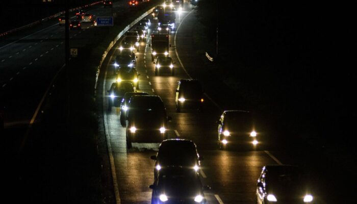 Sebelum Perjalanan:* Periksa kendaraan Anda: Pastikan kendaraan dalam kondisi baik, termasuk ban, rem, dan lampu