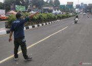 Relawan Halau Pemotor Nyaris Masuk Jagorawi di Simpang Gadog BOGOR