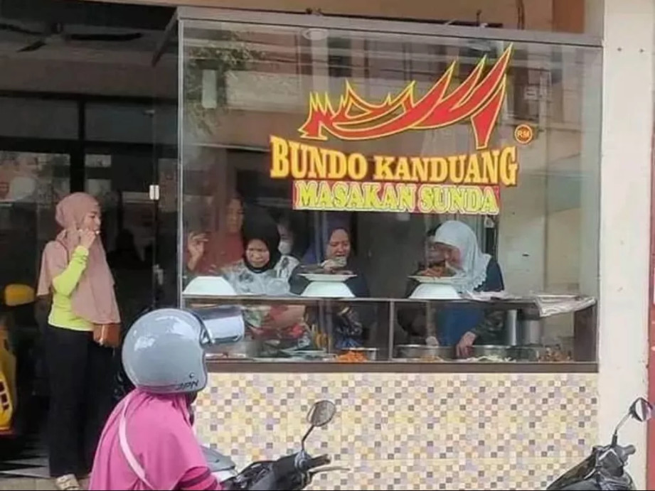 Bikin Bingung! Rumah Makan Ini Nama dan Logonya Warung Padang