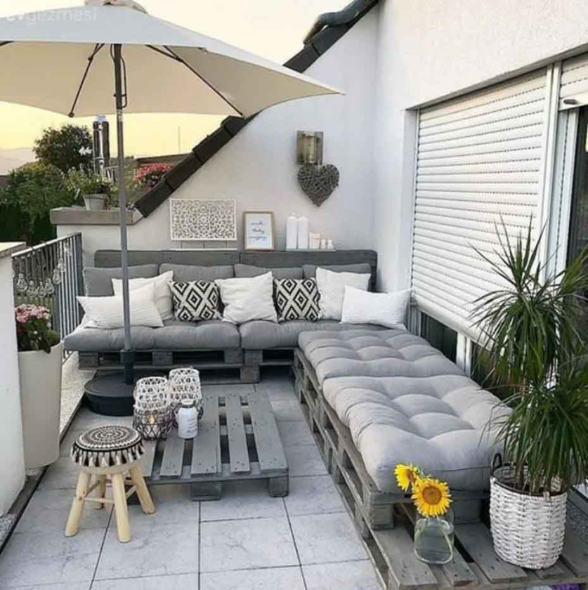 Desain Balkon Rumah Minimalis, Nyaman untuk Bersantai MORE Furniture