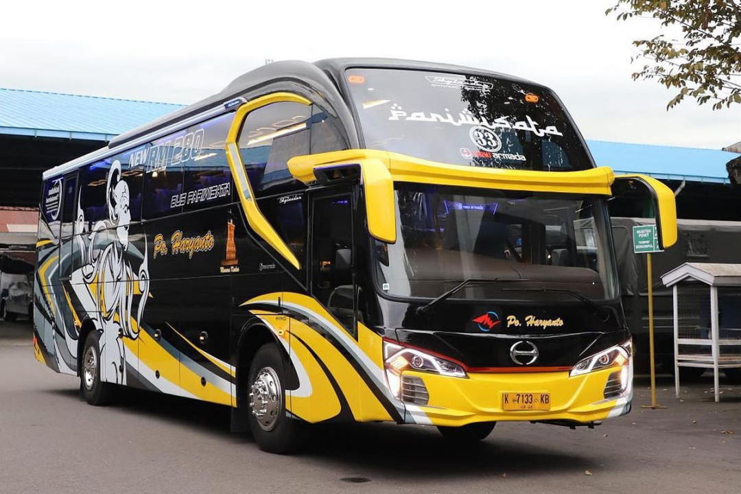 Kabin Bus Baru PO Haryanto, Tampil Mewah Pakai Sasis Hino