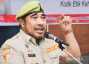 PPM Kutuk Tindakan Brutal OPMPartai Papua Merdeka (PPM) mengecam keras tindakan brutal yang dilakukan oleh Organisasi Papua Merdeka (OPM) terhadap warga sipil di Kabupaten Puncak, Papua.Dalam sebuah pernyataan resmi, PPM mengutuk keras pembunuhan terhadap 10 warga sipil, termasuk seorang ibu hamil, dan pembakaran 12 rumah yang dilakukan oleh kelompok separatis tersebut.PPM menegaskan bahwa tindakan kekerasan dan kebrutalan yang dilakukan oleh OPM tidak dapat dibenarkan dengan alasan apa pun. Tindakan tersebut hanya akan memperburuk situasi konflik di Papua dan merugikan masyarakat sipil.Partai tersebut menyerukan kepada OPM untuk menghentikan segala bentuk kekerasan dan beralih pada jalur damai untuk menyelesaikan masalah di Papua. PPM juga mendesak pemerintah untuk mengambil tindakan tegas terhadap kelompok separatis yang melakukan tindakan brutal.PPM menyatakan dukungannya terhadap upaya pemerintah untuk menjaga ketertiban dan keamanan di Papua. Namun, PPM juga mengingatkan pemerintah untuk menghormati hak asasi manusia dan tidak melakukan tindakan represif terhadap masyarakat sipil.Partai tersebut berharap bahwa semua pihak yang terlibat dapat segera mengakhiri konflik dan mencari solusi damai melalui dialog dan rekonsiliasi.”Kami mendesak semua pihak untuk mengedepankan kepentingan rakyat Papua dan bekerja sama untuk membangun Papua yang damai dan sejahtera,” kata Juru Bicara PPM, Arnoldus Dogopia.