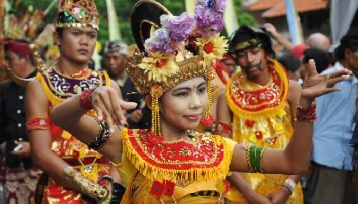 Mengapa Budaya Lokal Harus Dipertahankan