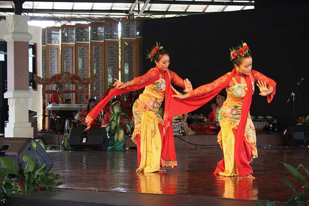 Tarian Tradisional Asal Jawa Barat yang Perlu Kamu Tahu