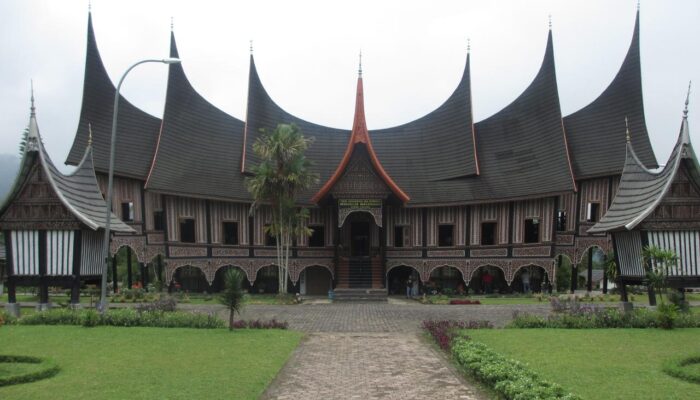 Kisah Seram Di Rumah Gadang