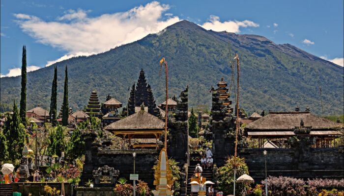 Misteri Setan Di Gunung Agung