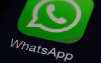 Cara sadap WhatsApp hingga ganti akumulator EV makin ekonomis