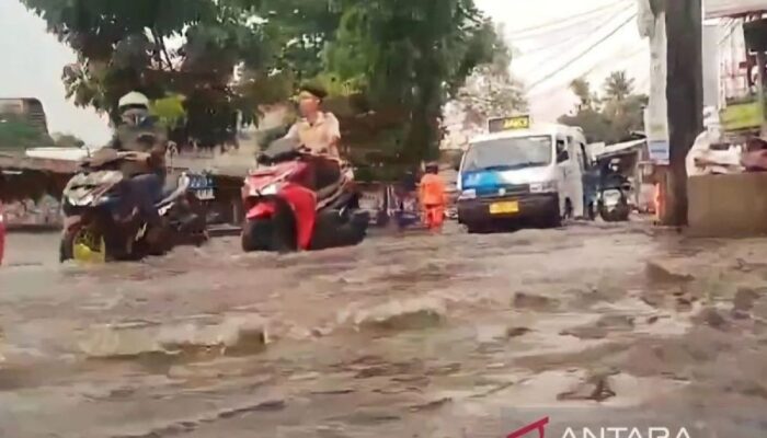 Dua RT di dalam DKI Jakarta Barat terendam banjir hingga 70 cm