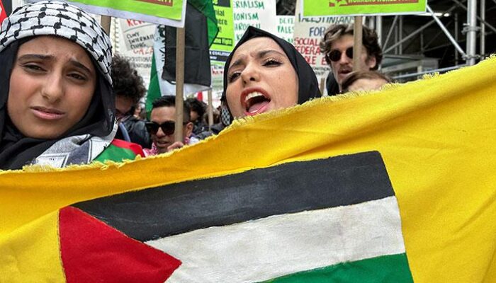 Unjuk Rasa Pro-Palestina di Depan Gedung Bursa Efek New York