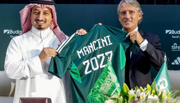 Profil Roberto Mancini, karier dari pemain menjadi pembimbing kelas bola