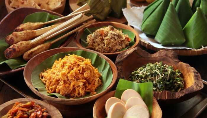 Judul: Kemulian Resep Kuliner Tradisional Khas Nusantara: Mengenal Dan Melestarikan Warisan Leluhur